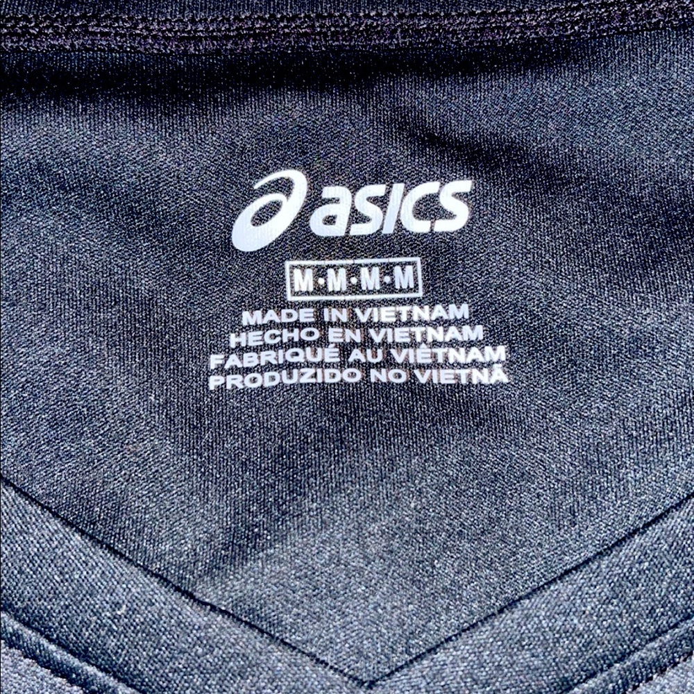 Medium women’s ASICS blouse